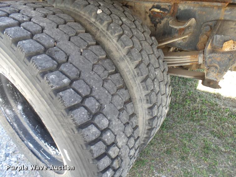 image for item DB0131 1997 Ford F800 flatbed truck