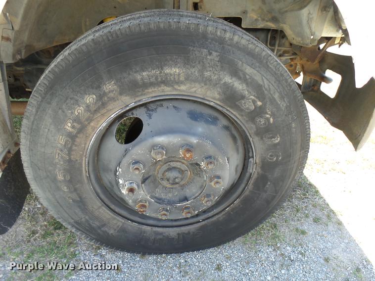 image for item DB0131 1997 Ford F800 flatbed truck