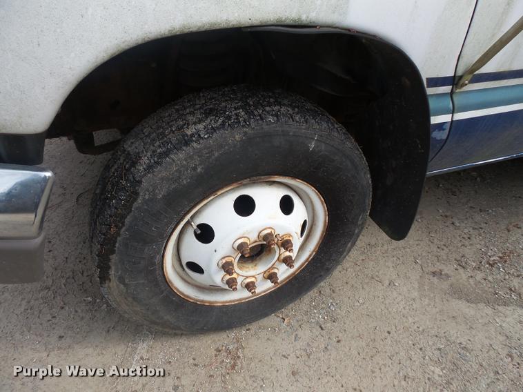 image for item DB1516 1994 Ford Econoline E350 shuttle bus