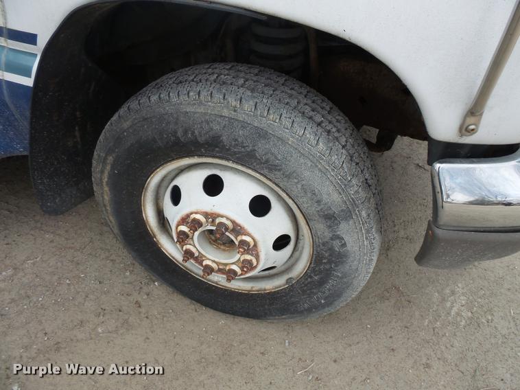 image for item DB1516 1994 Ford Econoline E350 shuttle bus