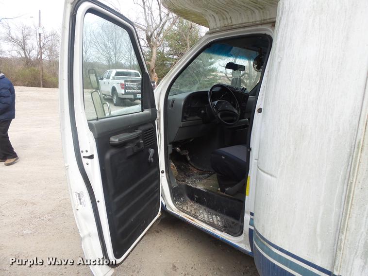 image for item DB1516 1994 Ford Econoline E350 shuttle bus