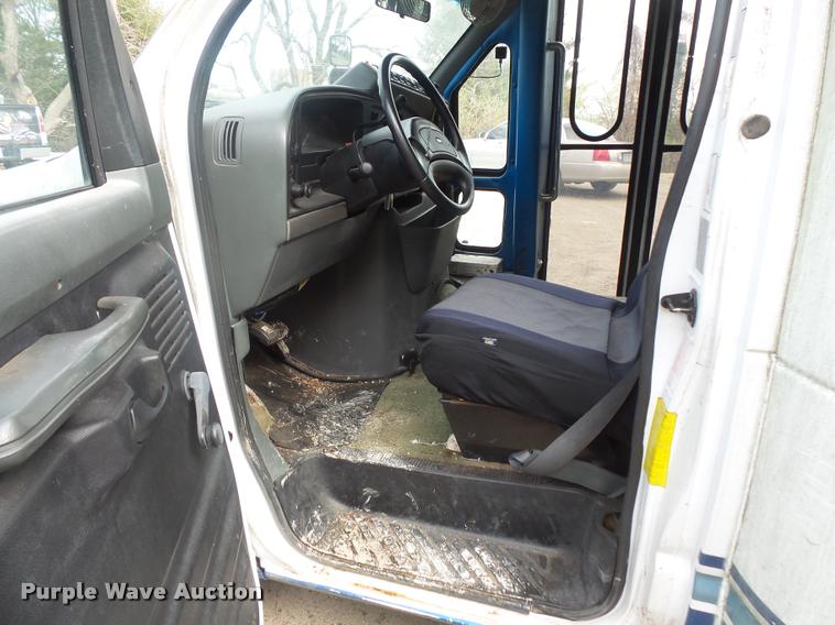 image for item DB1516 1994 Ford Econoline E350 shuttle bus