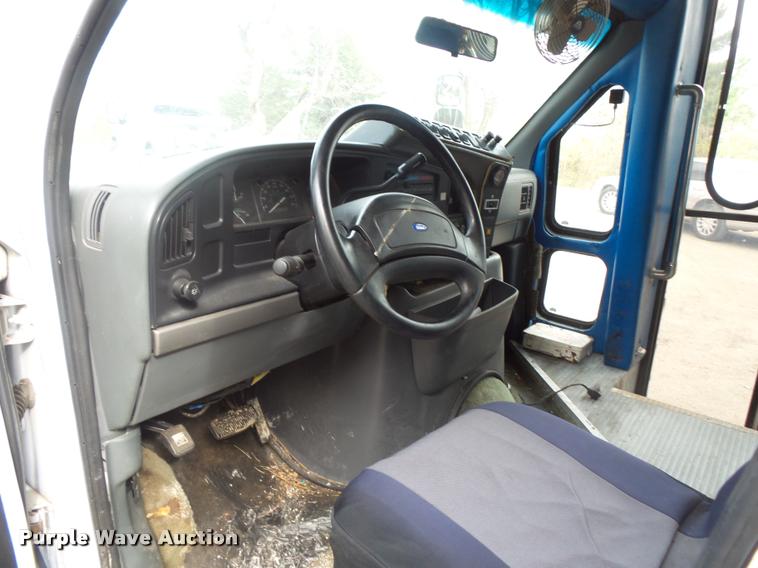 image for item DB1516 1994 Ford Econoline E350 shuttle bus