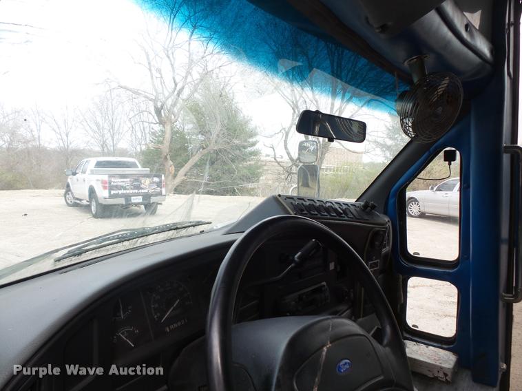 image for item DB1516 1994 Ford Econoline E350 shuttle bus