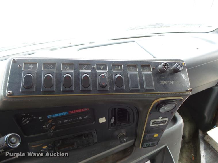 image for item DB1516 1994 Ford Econoline E350 shuttle bus