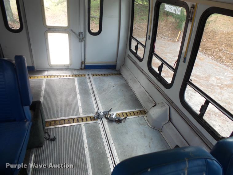 image for item DB1516 1994 Ford Econoline E350 shuttle bus