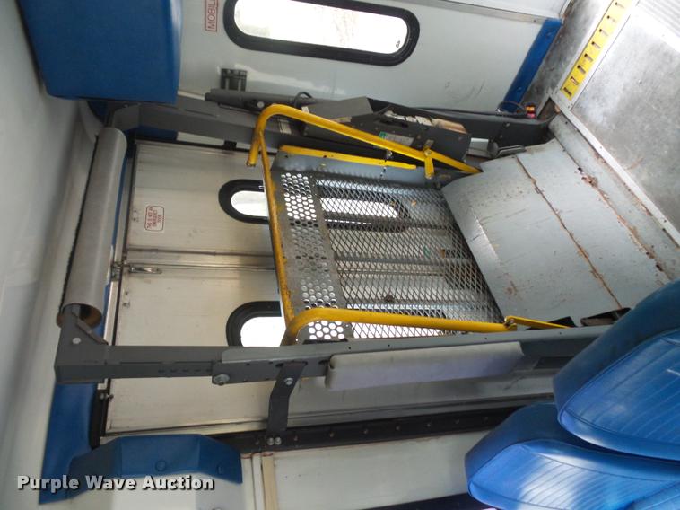 image for item DB1516 1994 Ford Econoline E350 shuttle bus