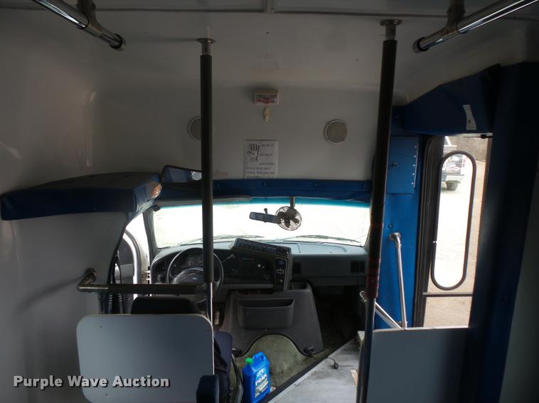 image for item DB1516 1994 Ford Econoline E350 shuttle bus