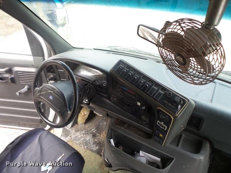 image for item DB1516 1994 Ford Econoline E350 shuttle bus
