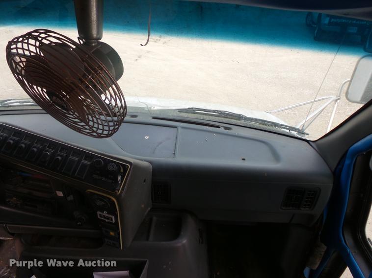 image for item DB1516 1994 Ford Econoline E350 shuttle bus