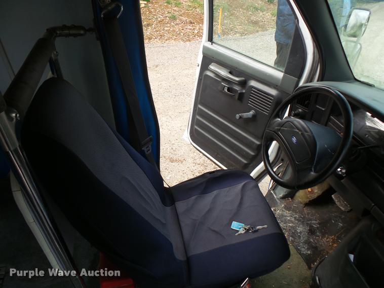 image for item DB1516 1994 Ford Econoline E350 shuttle bus