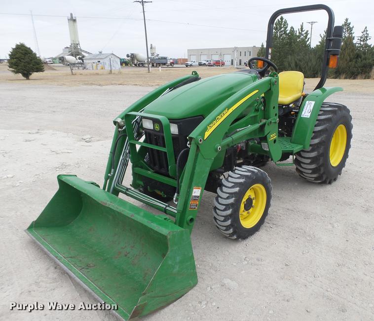 image for item DB1981 2008 John Deere 3203 MFWD tractor