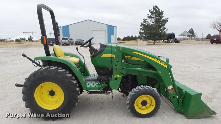 image for item DB1981 2008 John Deere 3203 MFWD tractor