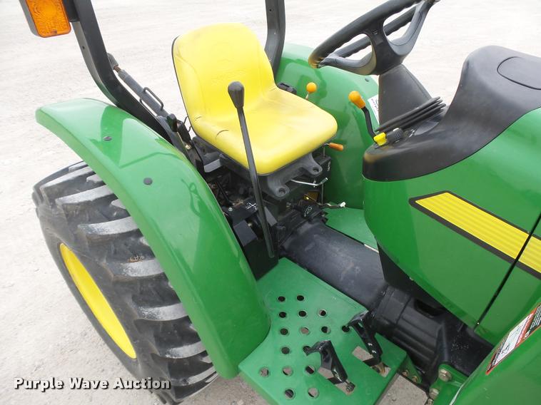image for item DB1981 2008 John Deere 3203 MFWD tractor