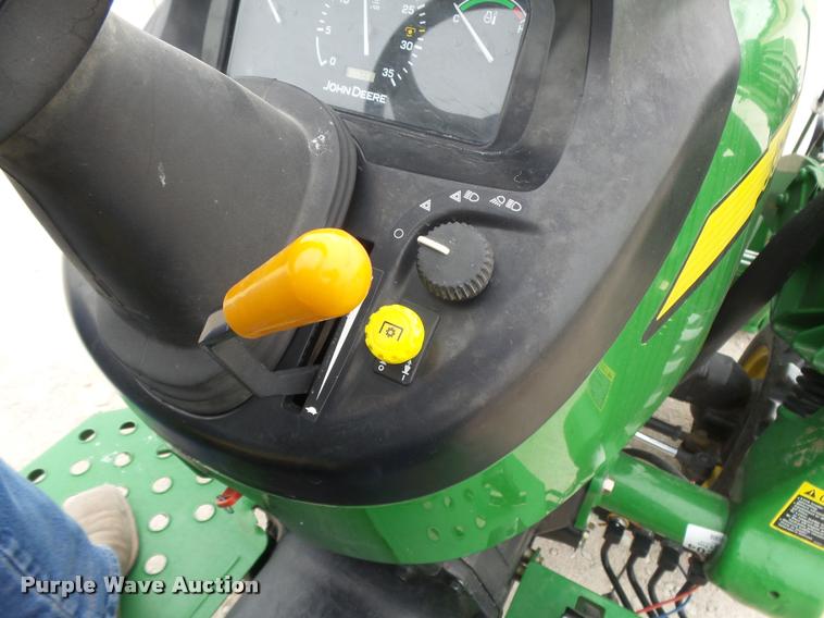image for item DB1981 2008 John Deere 3203 MFWD tractor
