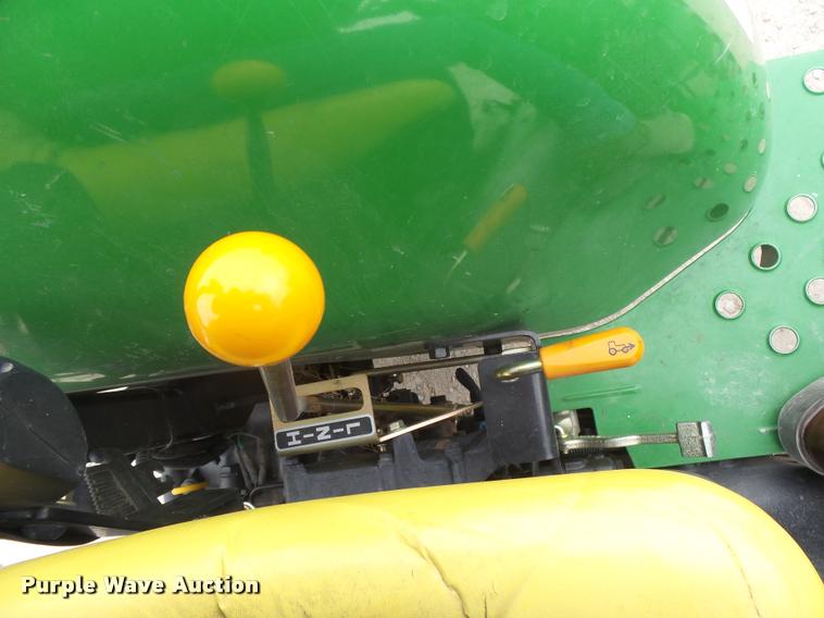 image for item DB1981 2008 John Deere 3203 MFWD tractor