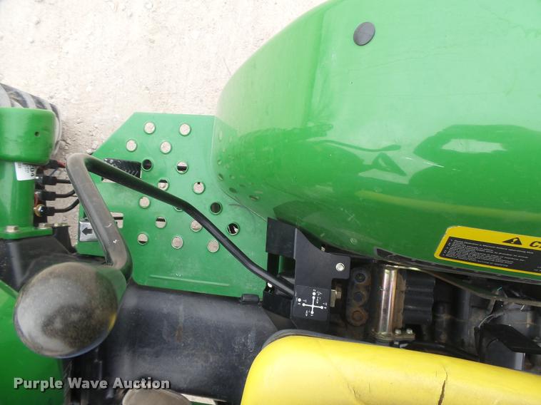 image for item DB1981 2008 John Deere 3203 MFWD tractor