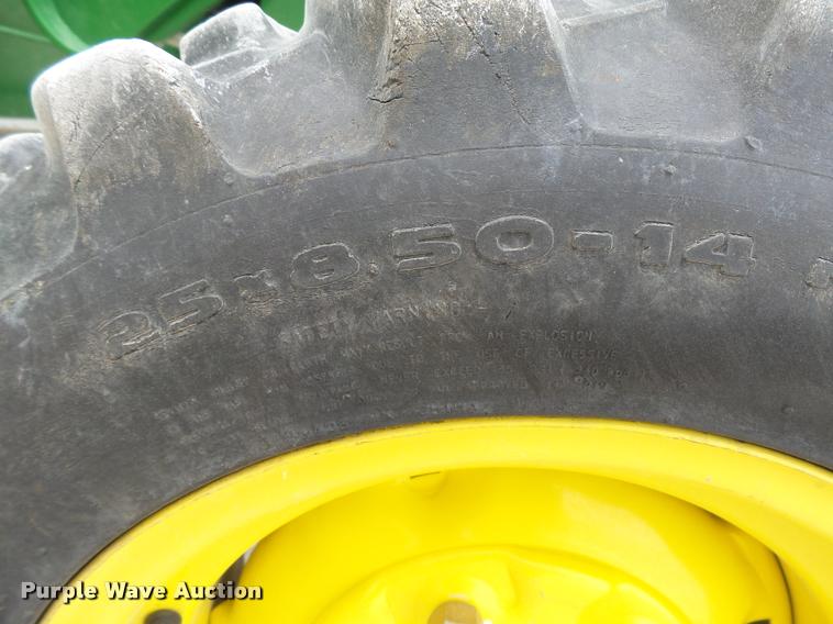image for item DB1981 2008 John Deere 3203 MFWD tractor