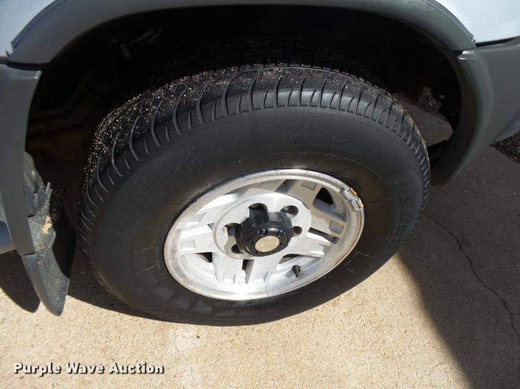 image for item DB1987 2000 Nissan Xterra SUV