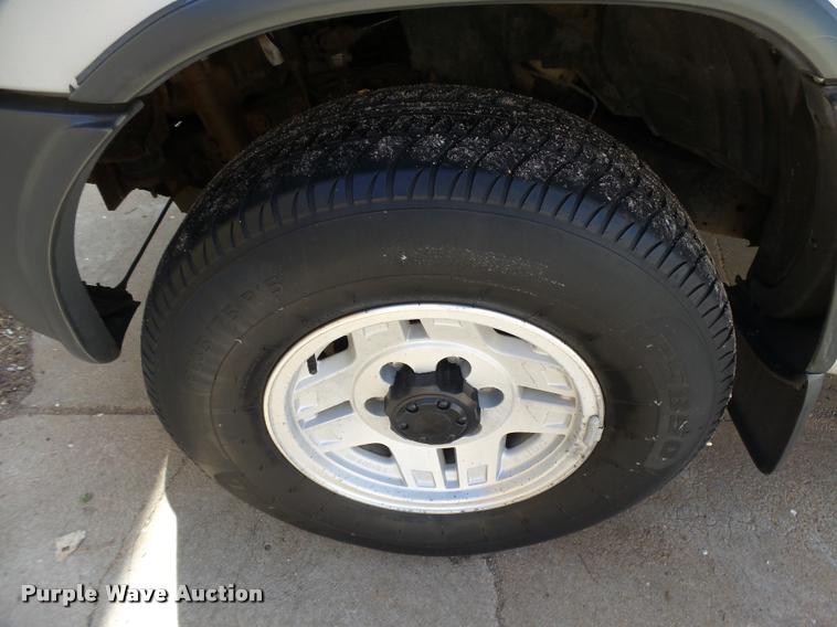 image for item DB1987 2000 Nissan Xterra SUV