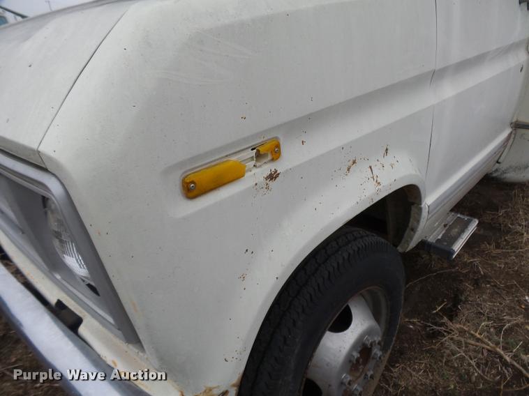 image for item DB1999 1977 Ford Holiday Rambler RV