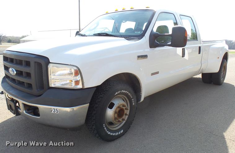 image for item DB2493 2006 Ford F350 Super Duty Crew Cab pickup truck
