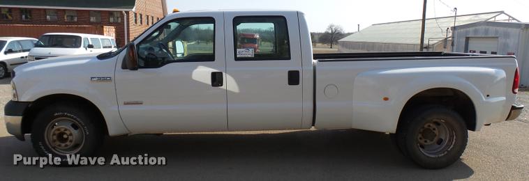 image for item DB2493 2006 Ford F350 Super Duty Crew Cab pickup truck