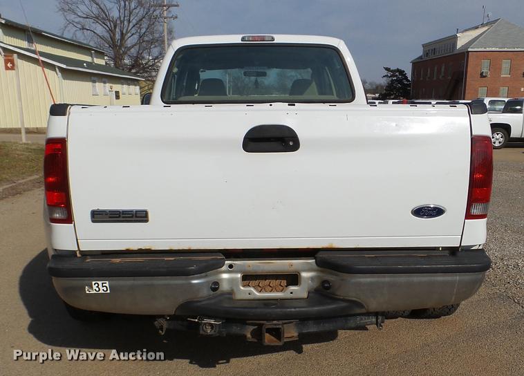image for item DB2493 2006 Ford F350 Super Duty Crew Cab pickup truck