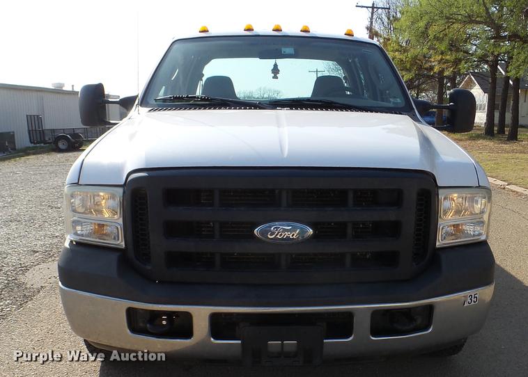 image for item DB2493 2006 Ford F350 Super Duty Crew Cab pickup truck
