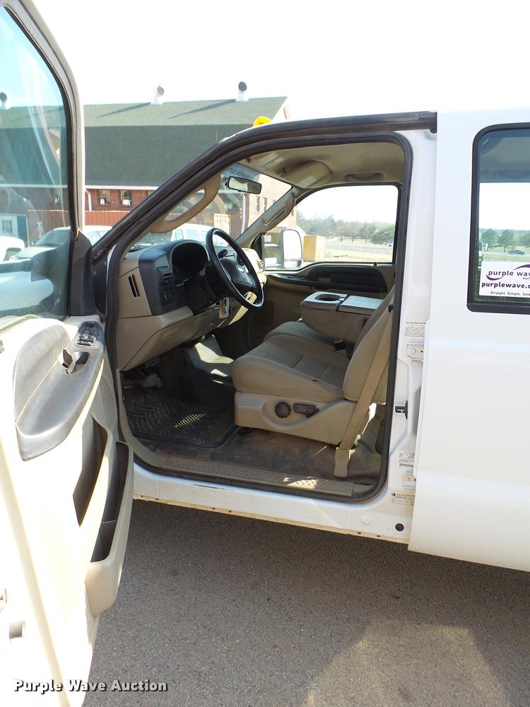 image for item DB2493 2006 Ford F350 Super Duty Crew Cab pickup truck