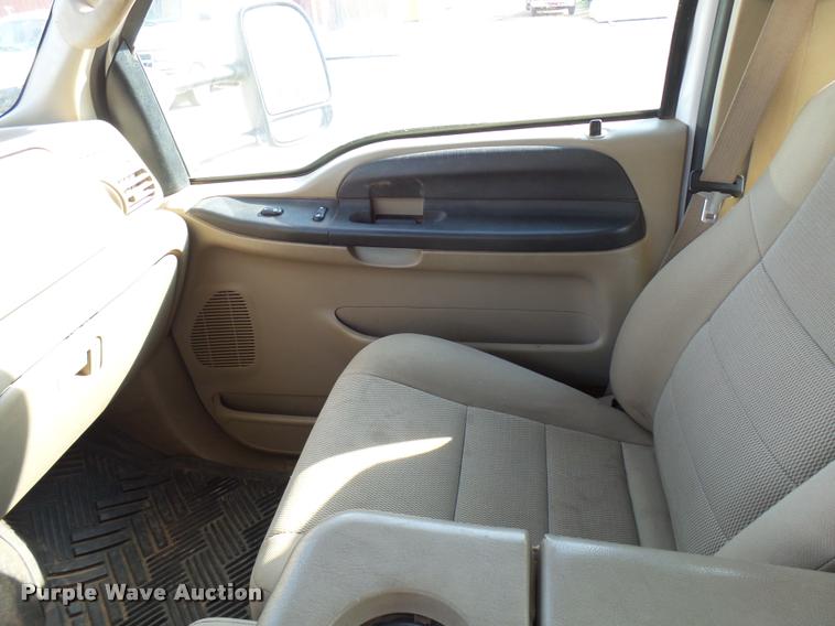 image for item DB2493 2006 Ford F350 Super Duty Crew Cab pickup truck