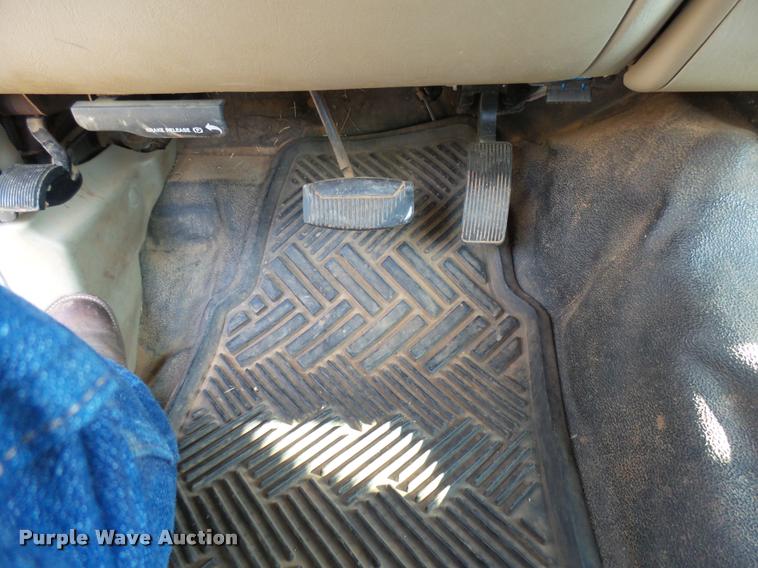 image for item DB2493 2006 Ford F350 Super Duty Crew Cab pickup truck