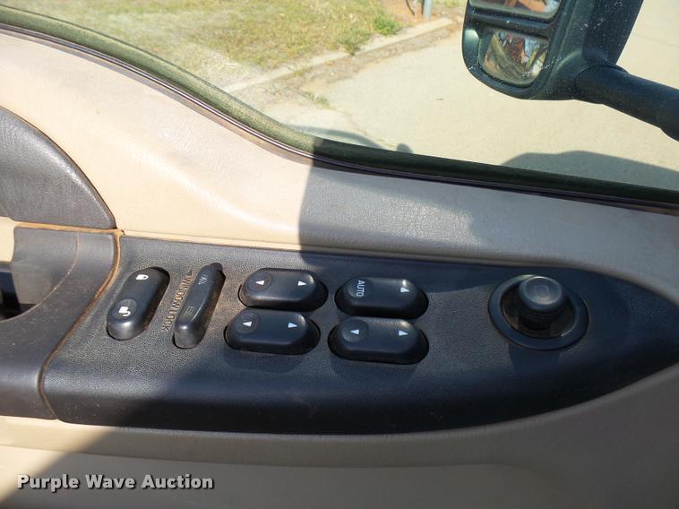 image for item DB2493 2006 Ford F350 Super Duty Crew Cab pickup truck