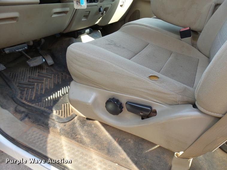 image for item DB2493 2006 Ford F350 Super Duty Crew Cab pickup truck