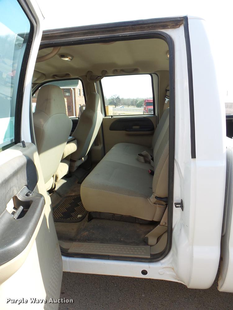 image for item DB2493 2006 Ford F350 Super Duty Crew Cab pickup truck