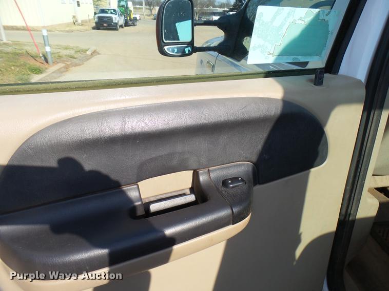 image for item DB2493 2006 Ford F350 Super Duty Crew Cab pickup truck