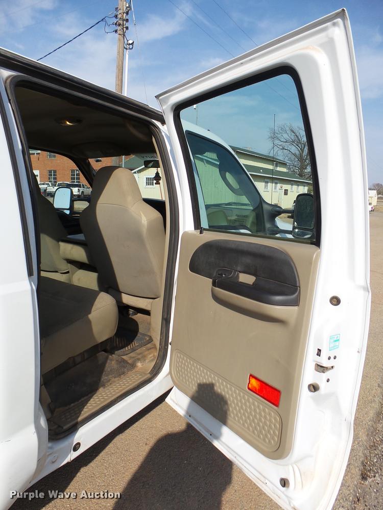 image for item DB2493 2006 Ford F350 Super Duty Crew Cab pickup truck