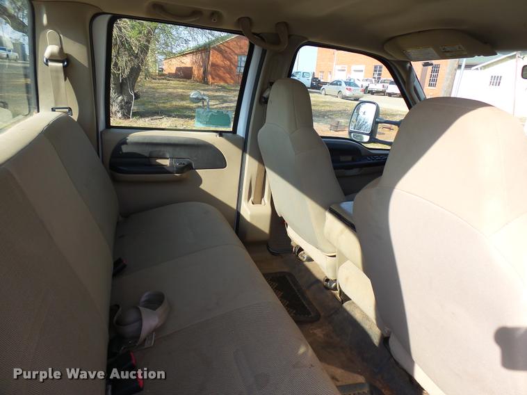 image for item DB2493 2006 Ford F350 Super Duty Crew Cab pickup truck