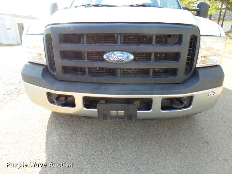 image for item DB2493 2006 Ford F350 Super Duty Crew Cab pickup truck