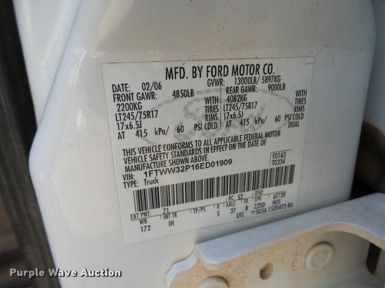 image for item DB2493 2006 Ford F350 Super Duty Crew Cab pickup truck