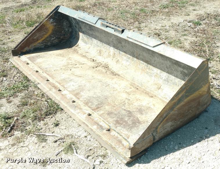 image for item DI9768 Skid steer bucket