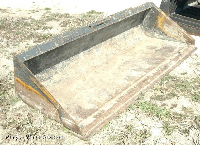 image for item DI9768 Skid steer bucket