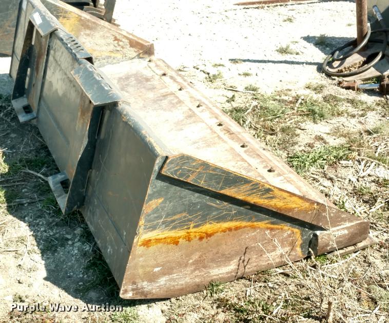 image for item DI9768 Skid steer bucket