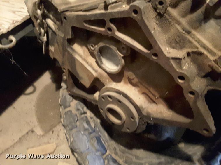 image for item DJ9756 Ford 460 EFI gas engine