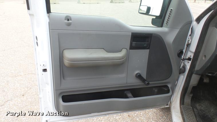 image for item DS9167 2005 Ford F150 SuperCab pickup truck