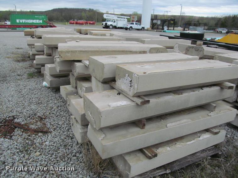 image for item DT9195 Approximately 55 limestones