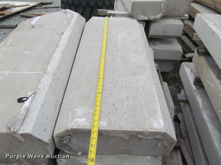 image for item DT9196 Approximately 55 limestones