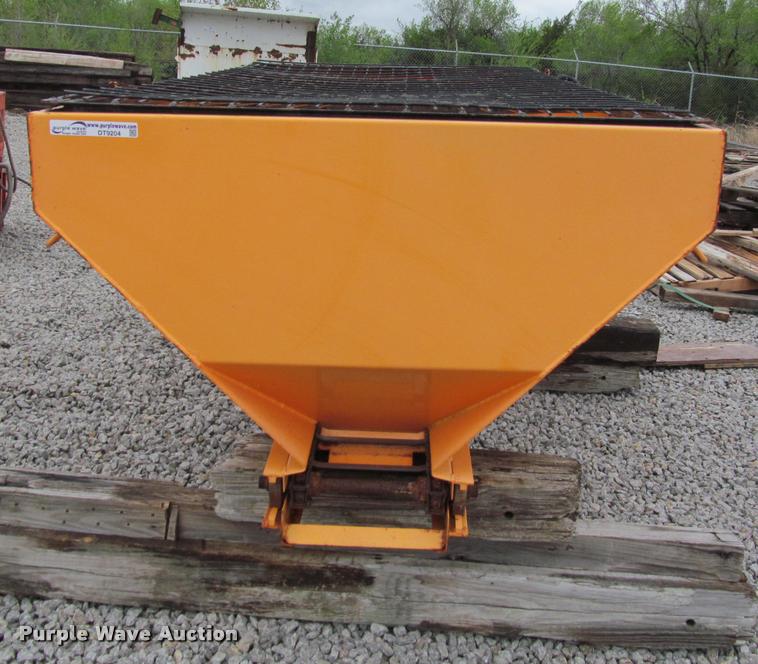image for item DT9204 Salt Dogg SCH0966 spreader box