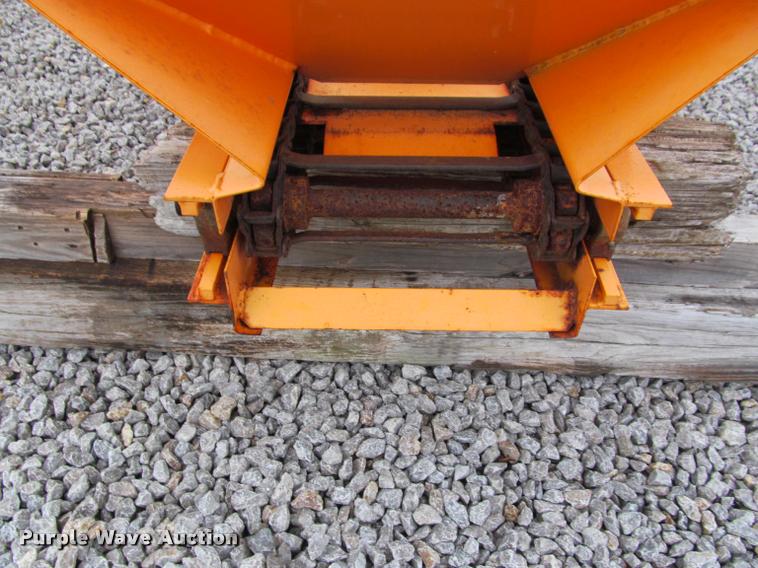 image for item DT9204 Salt Dogg SCH0966 spreader box