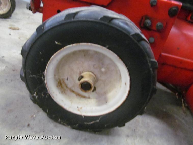 image for item DT9211 Gilson 553232 snow blower